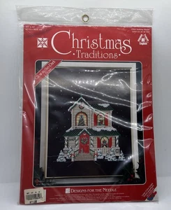 Christmas Traditions 1959 Casa de Vacaciones Punto de Cruz Kit Brilla en Hilo Oscuro Nuevo en Paquete - Imagen 1 de 16