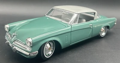 Maisto 1953 Studebaker Starliner Green 2 Tone 1:18 Scale Die Cast Car Model - Image 1 of 4