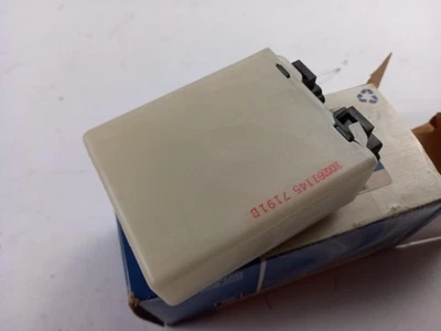 Centralina luci diurne originali Opel Sintra CHEVROLET Venture 10261145 - Immagine 1 di 2