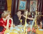 Stanley Einzig, Hand Kiss I z przyjęcia urodzinowego Salvadora Dali, kolorowy fotograf