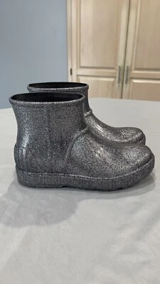 NUEVOS NIÑOS Talla 6 UGG DRIZLITA BRILLO LLUVIA NIEVE BOTAS 1136476K Foto 1 de 4