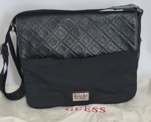 GUESS BORSA A MANO CARTELLA COLLODRILLO Colore BLACK