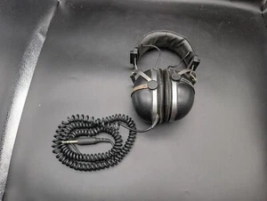 Vintage Pioneer SE-305 Over Ear Headphones Padded Retro Black 1/4” Jack - Picture 1 of 9
