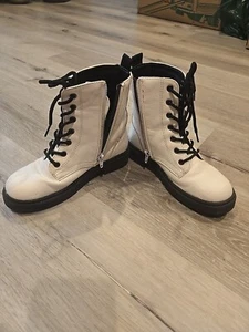 Children's White Boots size 2 - Picture 1 of 9