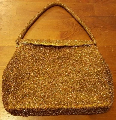 De colección, Lily Beading Co., Dorado, Cuentas a Mano, Bolso de Mano Baguette con Borde de Latón, Años 50 Foto 1 de 4