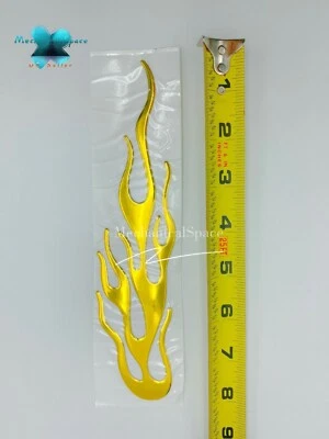 Par de pegatinas adhesivas reflectantes estilo 3D dorado patrón de llama de fuego para decoración de automóviles Foto 1 de 4