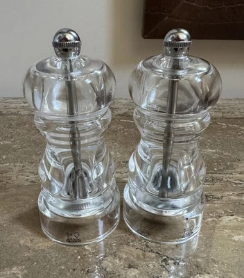 Juego Molinillos Sal y Pimienta Peugeot Francia Vintage Acrílico Transparente 5" Como Nuevo Foto 1 de 4