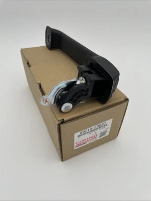 HINO OE Passenger side door handle 2005-2020 (145 165 185 238 258 268 338) - Image 1 of 4