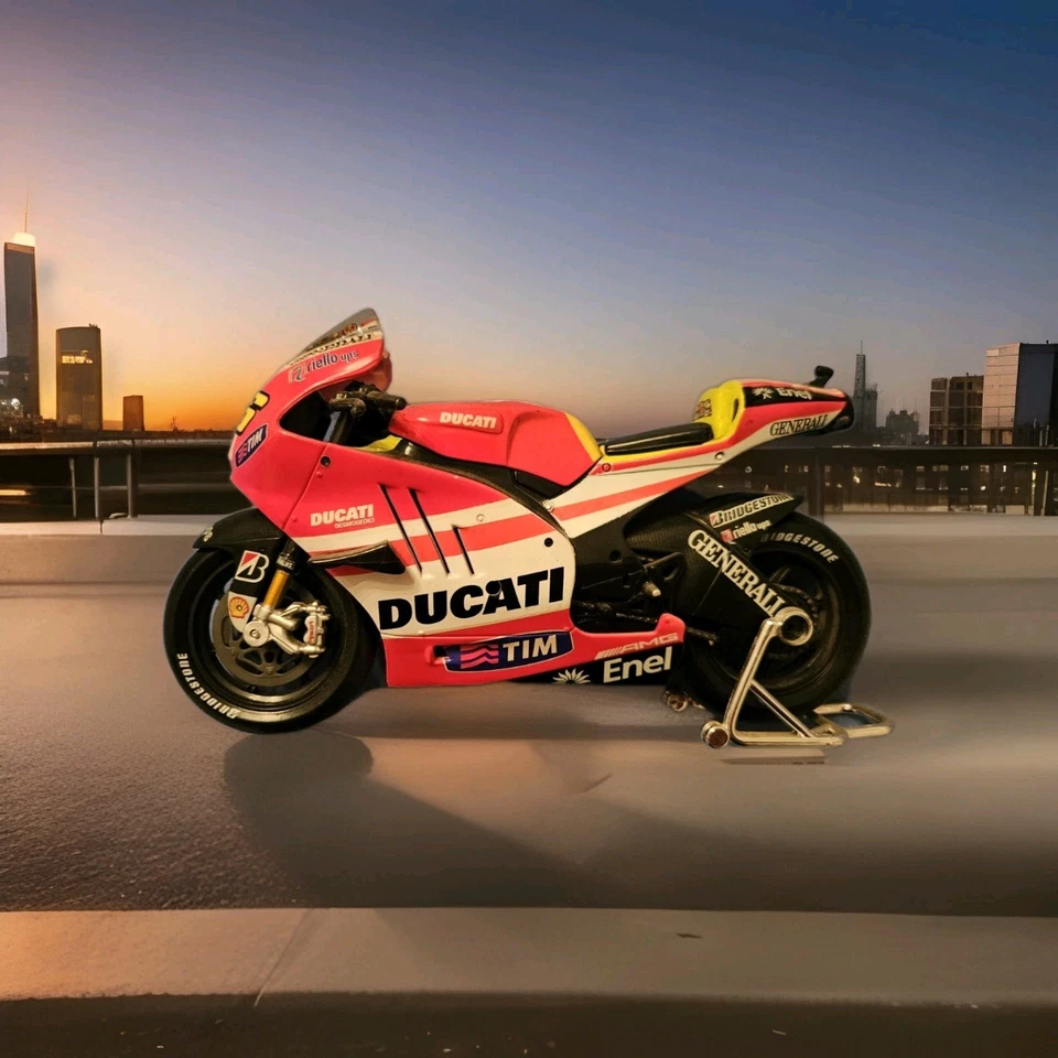 New Ray Moto 1:12 - Ducati Desmosedici GP 11 - Valentino Rossi - Immagine 1 di 1