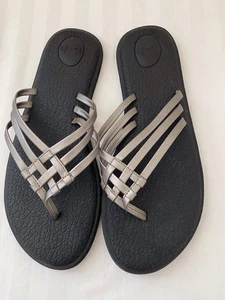 Sandali infradito SANUK donna taglia 10 YOGA SALTY argento metallizzato peltro - Foto 1 di 8