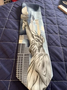 Corbata para hombre Ramario Manzini Estatua de la Libertad Patriótica 58” x 3,75” Ellis Isle - Imagen 1 de 5