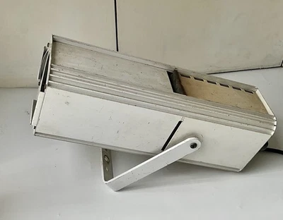 650w Halogen Theatre Profile Lighting Fixture. INC LAMP.  Manual Focus WHITE - Image 1 of 4