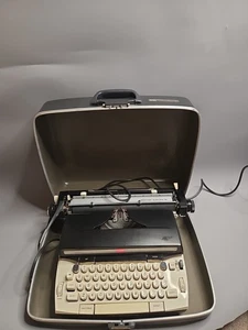 Vintage Sears Medalist Power 12 Electric Portable Turns On & Types - Picture 1 of 3