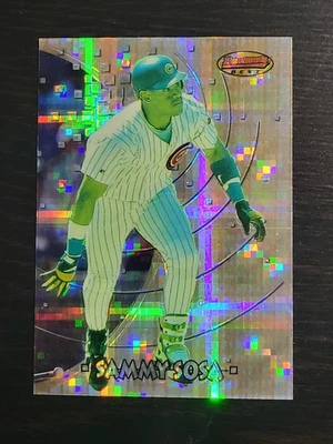 1997 Bowmans Best Sammy Sosa refrator atômico #83 - Imagem 1 de 3