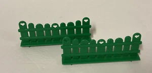 2 Stück Lot My Little Pony Showstall grüner Zaun Ersatz Hasbro M-3557 - Bild 1 von 6