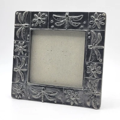 Marco de fotos Art Nouveau de peltre en relieve libélula floral 4x4 decoración de la naturaleza Foto 1 de 4