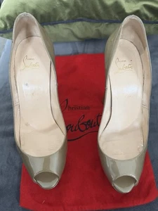 Zapatos de salón Christian Louboutin Peep Toe charol nude talla 40,5 EU / 10,5 EE. UU. - Imagen 1 de 5