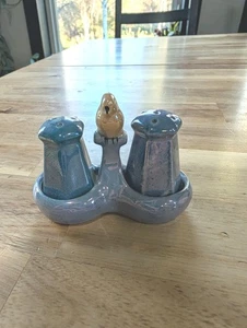 Lusterware Salt and Pepper Shakers Set In Blue With Parrot On Post, Vintage - Picture 1 of 6