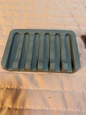 Jabonera de cemento decorativa hecha a mano en color gris claro Foto 1 de 3