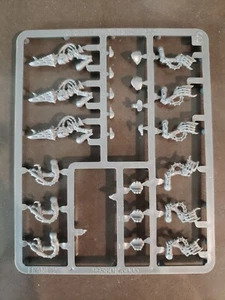 Warhammer 40K Tyranid Mutation / Weapon sprue NO RIPPER, OOP - Picture 1 of 2