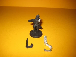 Astra Militarum - Imperial Guard - Commissar with Plasma Pistol aus Metall - Bild 1 von 2