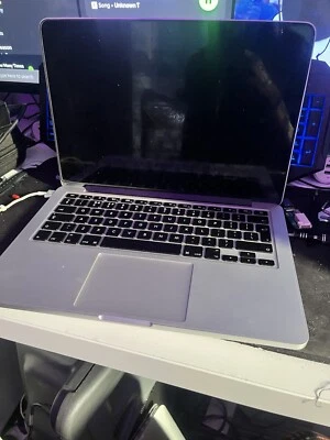 retina macbook pro - Image 1 of 3