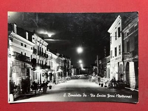Cartolina - San Benedetto Po ( Mantova ) - Via Enrico Ferri ( Notturno ) - 1964 - Foto 1 di 2