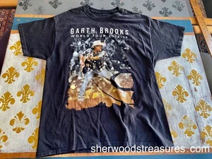 Garth Brooks World Tour Vintage LG T-Shirt 2014-2017 DATES ON BACK HANES HEAVY - Picture 1 of 6