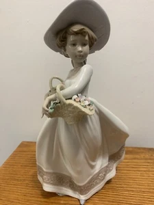 Lladro Porcelain Figurine Macy's Exclusive 6940 Sweet Flowers Girl with Baskets - Picture 1 of 16