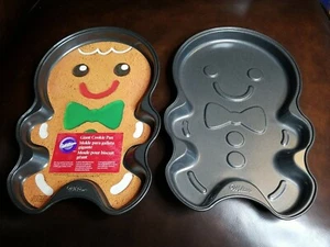 NUEVO Wilton Giant Gingerbread Man Cookie Pan #2105-5122 11" x 7" JUEGO DE DOS (2) - Imagen 1 de 5
