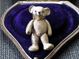 Wunderschöne & SELTENE Butler & Wilson große goldene Teddybär Brosche NEUWERTIG, ungetragen - Bild 1 von 7