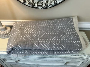 West Elm Double Cloth Arrow KING/CAL. KING Blanket Midnight Grey PRE-OWNED READ - Picture 1 of 6