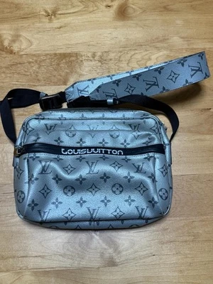 Louis Vuitton Messenger PM M43859 Monogram Reflective PVC Leather Silver Black U - Image 1 of 4