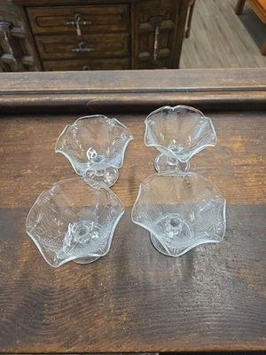 Juego de 4 compotas de vidrio prensado grabadas Southern Living at Home Victoria Foto 1 de 3