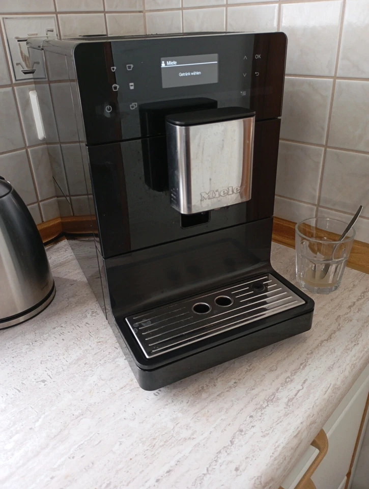 Miele CM 6350 BlackEdition 1500W Kaffeevollautomat - Schwarz Neuwertig - Bild 1 von 1