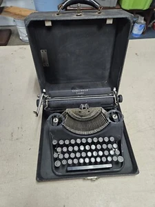 Máquina de escribir portátil Underwood Leader vintage, años 50 con estuche - Imagen 1 de 9