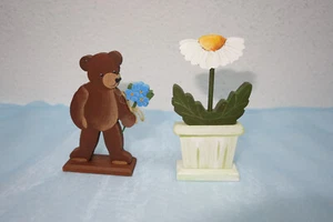 Land-Art - handbemalt, Bär, Blume - Standfigur zur Auswahl - Bild 1 von 4