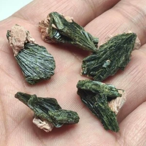 14g/5pcs Natural Epidote Crystal Cluster + Pink Feldspar Specimen,Pakistan 0078 - Picture 1 of 12