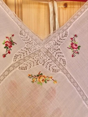 Top de encaje vintage hecho a mano para mujer Foto 1 de 4