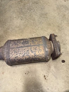 catalytic converter oem - Picture 1 of 4