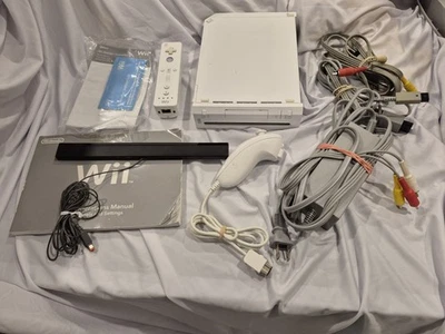 Nintendo Wii Launch Edition White Console RVL-001 CONTROLLER NUNCHUK Works Great - Image 1 of 2