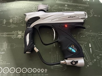 Tinte DM12 con Virtue OLED Foto 1 de 4