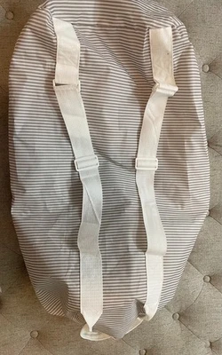 Bolsa de transporte de yoga con cremallera con correa para el hombro o bolsa de lavandería - bolsillo a rayas grises y blancas Foto 1 de 4