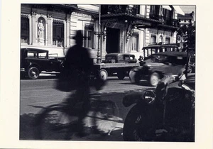 Geneva Shadows•Bicicleta Suiza 1931•Foto Lucien Aigner POSTAL 5x7 - Imagen 1 de 1