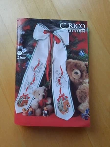 Rico Design Stickpackung Schleife Weihnachten Frohes Fest vorgez.  mit Teddy - Bild 1 von 3