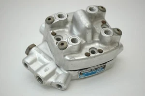 Porsche 924 Turbo Fuel Distributor 80-82 0438100048 93111090701 - Picture 1 of 8