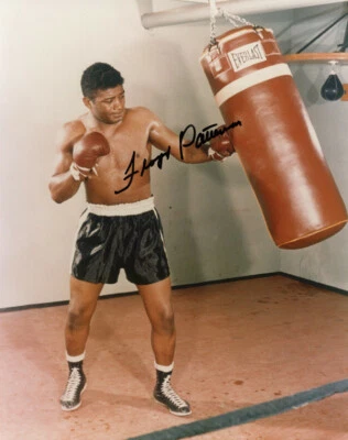 FLOYD PATTERSON SIGNED 8x10 PHOTO WORLD HEAVYWEIGHT BOXING CHAMPION BECKETT BAS - Image 1 of 2