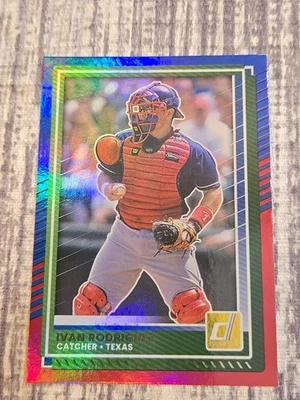 Tarjeta Panini Donruss 2025 roja y azul lámina #21 Ivan Rodriguez Texas Rangers Foto 1 de 2