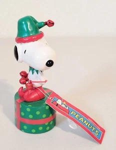 2005 Coyne's & Company Peanuts Snoopy Christmas Wooden Push Up Toy 4.5" - Picture 1 of 6