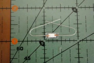 Corning AVX CONDENSATORE VETRO 200pF 500v 1% M23269/01-3112 .0002uF MIL-SPEC AUDIO - Foto 1 di 4
